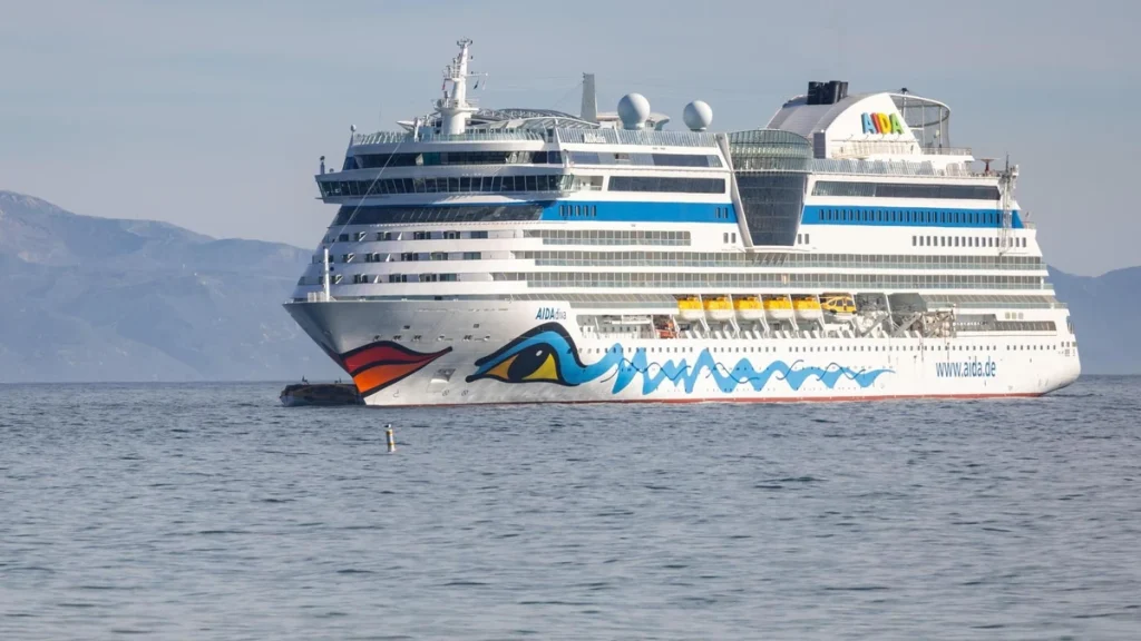 Das Kreuzfahrtschiff AIDAdiva musste seine Pazifikpassage abbrechen und wegen medizinischer Notfälle an Bord nach Honolulu zurückkehren.