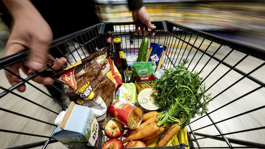 Produktrückruf: Sonnenblumenkerne wegen Aflatoxin aus dem Handel genommen In Deutschland werden Sonnenblumenkerne wegen eines erhöhten Aflatoxin-Gehalts zurückgerufen. Der Verzehr kann gesundheitsschädlich sein.