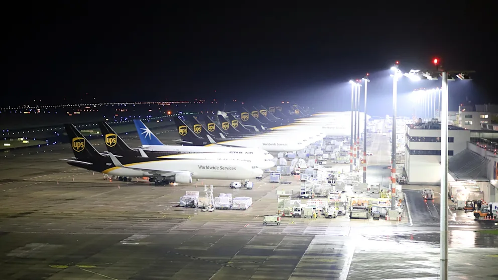 Bundespolizei räumt Terminals: Flughafen Köln/Bonn nimmt Betrieb nach Sicherheitsvorfall wieder auf Am Flughafen Köln/Bonn wurden Abflüge nach einem Sicherheitsvorfall gestoppt. Terminals geräumt, neue Kontrolltechnik steht im Fokus der Ermittlungen.