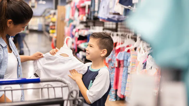 Kik schließt Filialen und reduziert Öffnungszeiten in Europa Der Discounter Kik schließt rund 50 Filialen in Europa und reduziert Öffnungszeiten, um Kosten zu senken und das Filialnetz zu optimieren.