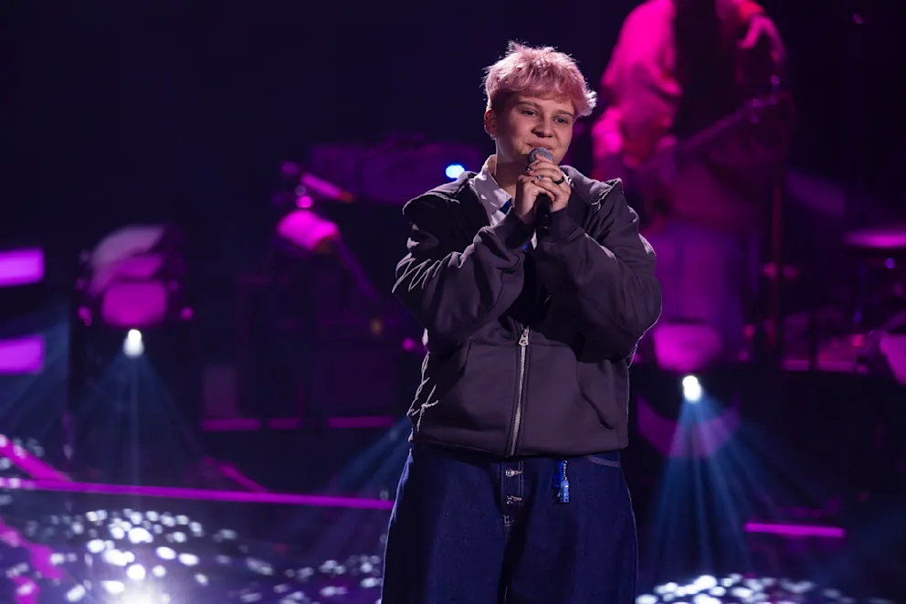 Premiere von „The Voice Kids“: 15-jährige Maya dreht alle Coaches-Stühle und wählt das Team HE/RO Die 15-jährige Maya dreht alle Coaches-Stühle bei der „The Voice Kids“-Premiere mit einem HE/RO-Song und wählt das Team ihrer Idole.