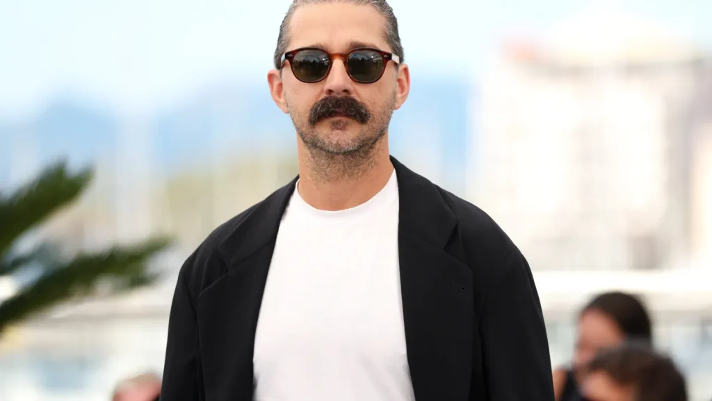 Shia LaBeouf während Mardi Gras: chaotische Bar-Tour in New Orleans Shia LaBeouf sorgt während Mardi Gras in New Orleans für Chaos in Bars und endet mit einer Festnahme wegen leichter Körperverletzung.