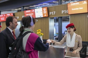 Emirates startet Programm für Passagiere mit Autismus in Istanbul Emirates führt das Programm „Travel Rehearsal“ in Istanbul ein, um Reisen für Menschen mit Autismus komfortabel und sicher zu gestalten.