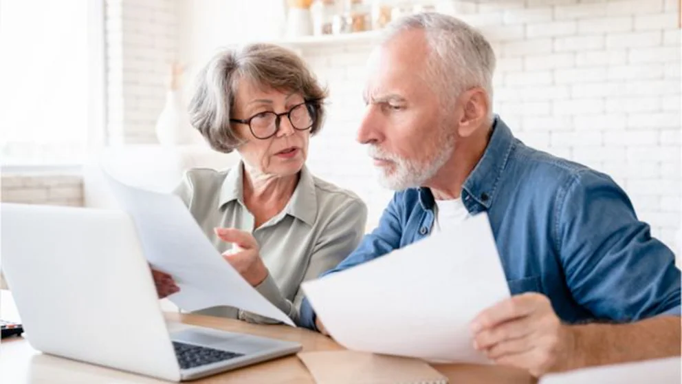 2000 Euro steuerfrei: Wie die „Aktivrente“ in Deutschland funktioniert und welche Risiken sie birgt Seit 2026 gilt in Deutschland die „Aktivrente“: Bis zu 2000 Euro monatlich steuerfrei für arbeitende Rentner – Sozialabgaben bleiben jedoch fällig