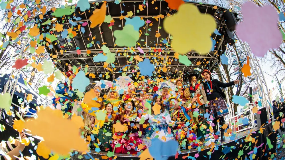 Öffnungszeiten der Geschäfte während der Fastnacht 2026 Geschäfte in Deutschland haben am 17. Februar 2026 während der Fastnacht regulär geöffnet, die Öffnungszeiten können jedoch je nach Region und Stadt variieren.