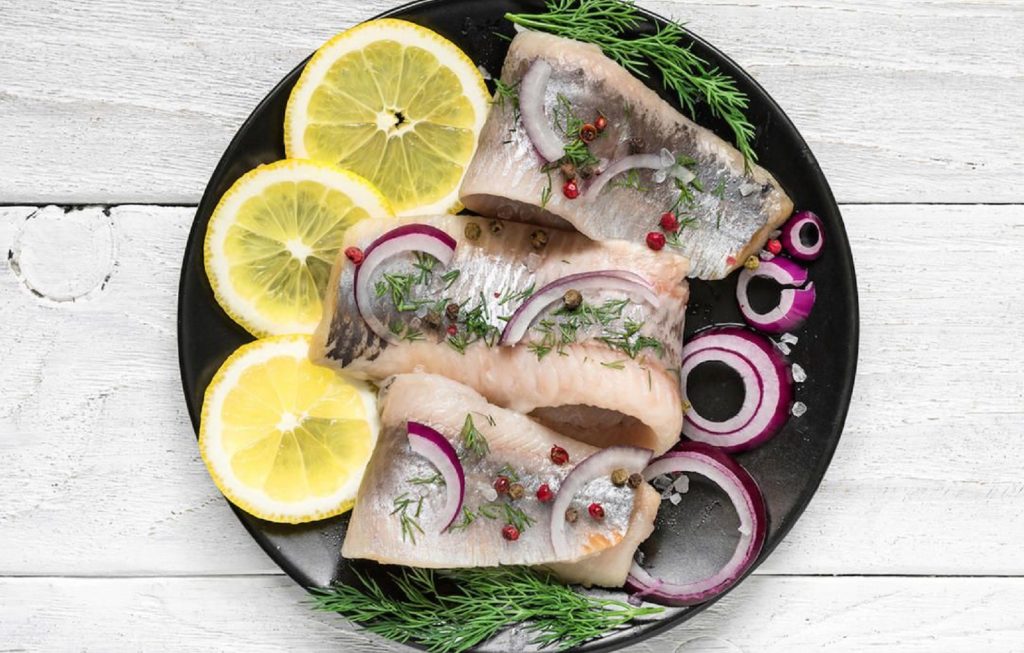 Warum Hering gesund ist: Vorteile, Risiken und Tipps zur Auswahl Warum Hering gesund ist, wer ihn essen sollte und wer vorsichtig sein muss. Praktische Tipps zur Auswahl von hochwertigem Hering und zur richtigen Ernährung.