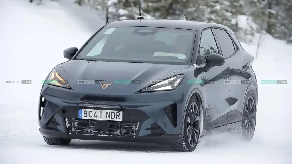 Der neue Cupra Raval (2026) zeigt sich ungetarnt: Design, Batterie, Antriebe und Innenraumdetails erstmals sichtbar