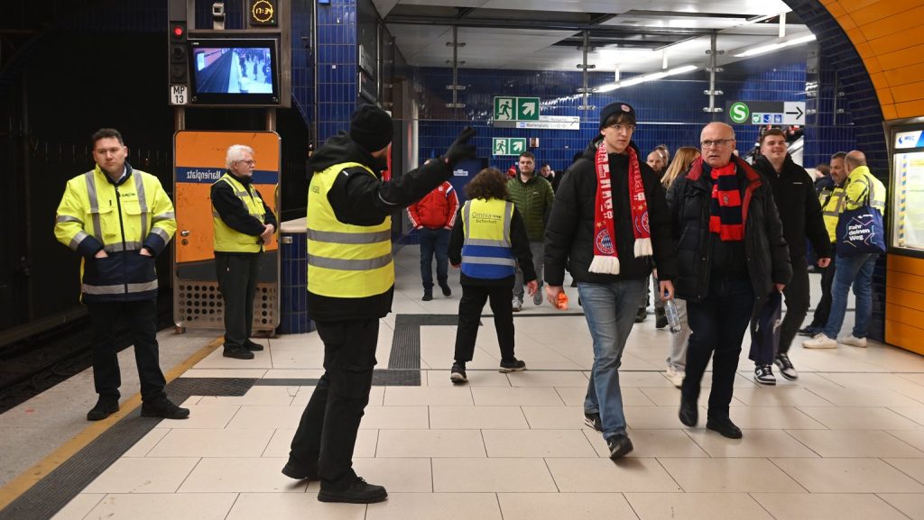 Warnstreik im Münchner Nahverkehr am Spieltag Bayern gegen Atalanta. Tipps für Fußballfans, wie sie trotz Einschränkungen die Allianz Arena erreichen können.