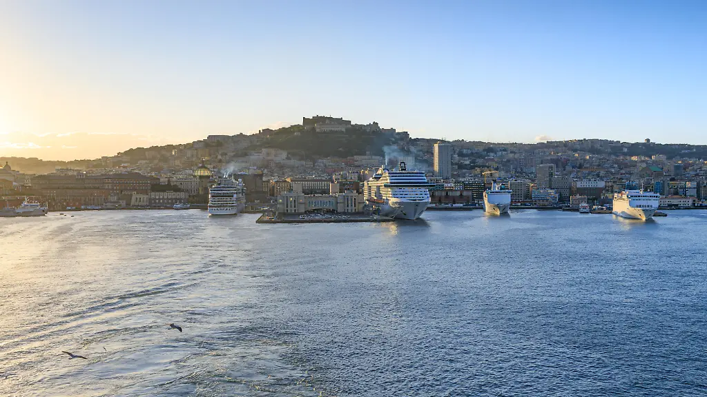 Hepatitis-A-Ausbruch in Neapel: Behörden verbieten beliebte Speise Hepatitis-A-Ausbruch in Neapel: Dutzende Fälle, Verbot roher Meeresfrüchte und Strafen bis 20.000 Euro. Wichtige Infos für Touristen und Einwohner.