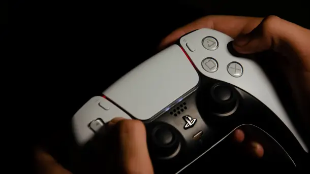 Sony erhöht zum dritten Mal die Preise für PlayStation 5: neuer Mindestpreis liegt bei 600 Euro Sony erhöht erneut die Preise für die PlayStation 5: Neue Preise ab 600 Euro. Alle Details zu PS5, PS5 Pro und den Gründen der Preisanpassung 2026.