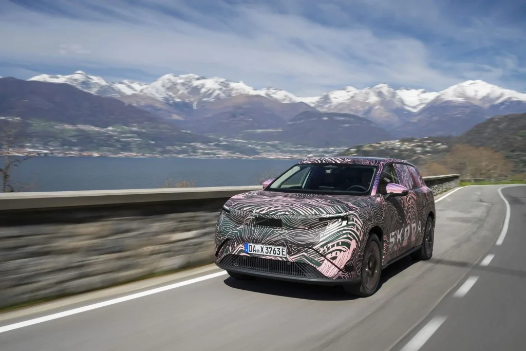 Skoda Peaq geht in Serie: Elektro-Flaggschiff mit bis zu 600 km Reichweite Skoda bringt mit dem Peaq ein Elektro-SUV mit bis zu 600 km Reichweite, neuem Design und 7 Sitzen. Marktstart ist für Herbst 2026 geplant