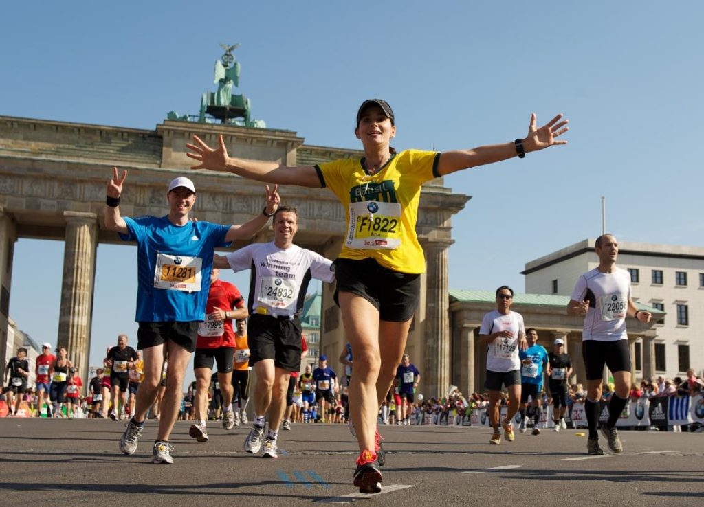 Ergebnisse des Berlin Halbmarathons 2026: Sieger, Rekorde, dramatisches Finale und Tipps für Teilnehmer im Überblick.