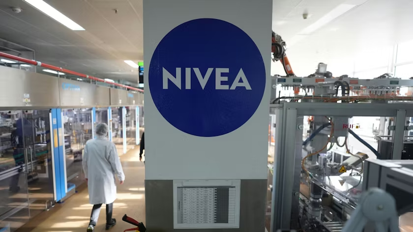 Beiersdorf verlangsamt Wachstum: Eucerin legt zu, Nivea verliert Tempo Beiersdorf meldet 2025 schwächeres Wachstum: Nivea stagniert, Eucerin wächst zweistellig, stabile Gewinne und zurückhaltende Prognose
