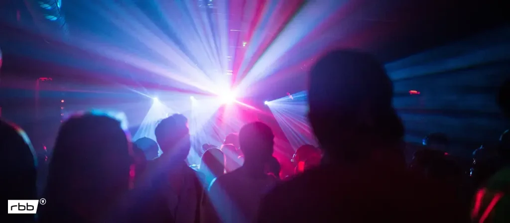 Am Karfreitag gelten in Berlin und Brandenburg strenge Einschränkungen für Tanz und Veranstaltungen. Welche Regeln 2026 gelten, im Überblick