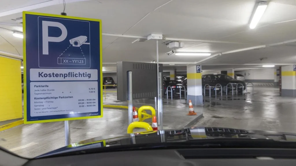 Kaufland schafft Parkscheiben ab: Was sich für Autofahrer ändert Kaufland führt digitale Parksysteme ein: Kameras ersetzen Parkscheiben. Wie das System funktioniert und was Autofahrer jetzt beachten müssen