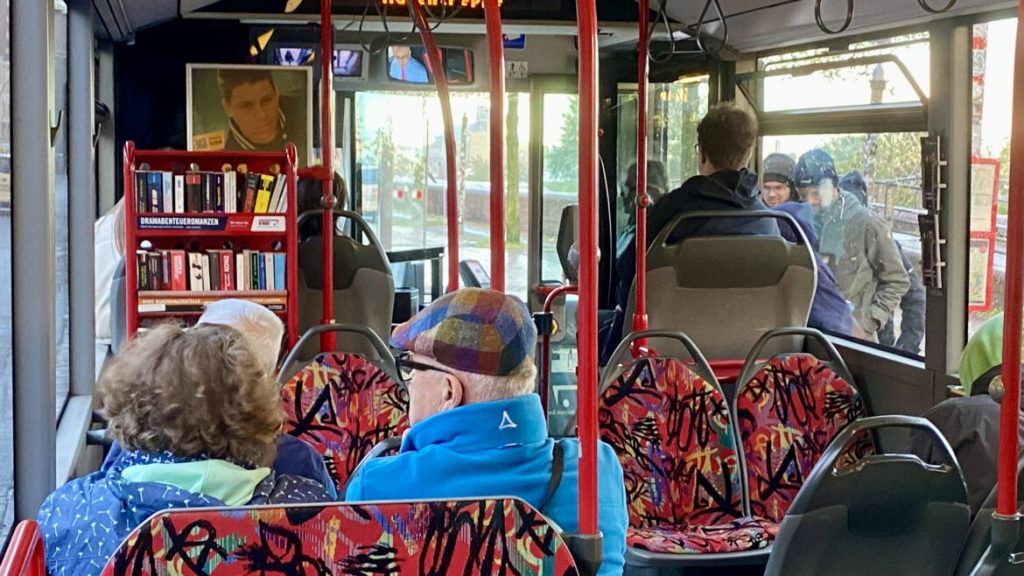 Hamburg startet ab 1. Mai ein vergünstigtes Deutschlandticket für Senioren: Preis, Voraussetzungen, Ersparnis und Bestellung im Überblick.