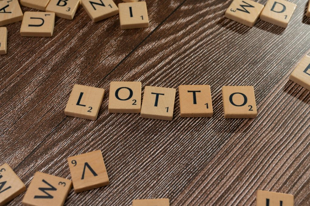 Lotto-Buchstaben als Symbolbild für Spiel 77 Gewinnzahlen