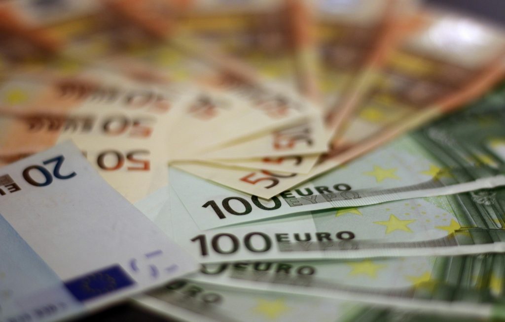 Euro-Banknoten als Symbolbild für GlücksSpirale Sofortrente und Gewinnzahlen
