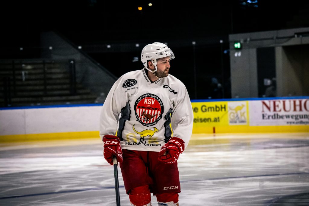 Eishockeyspieler auf dem Eis als Symbolbild zur Eishockey-WM 2026