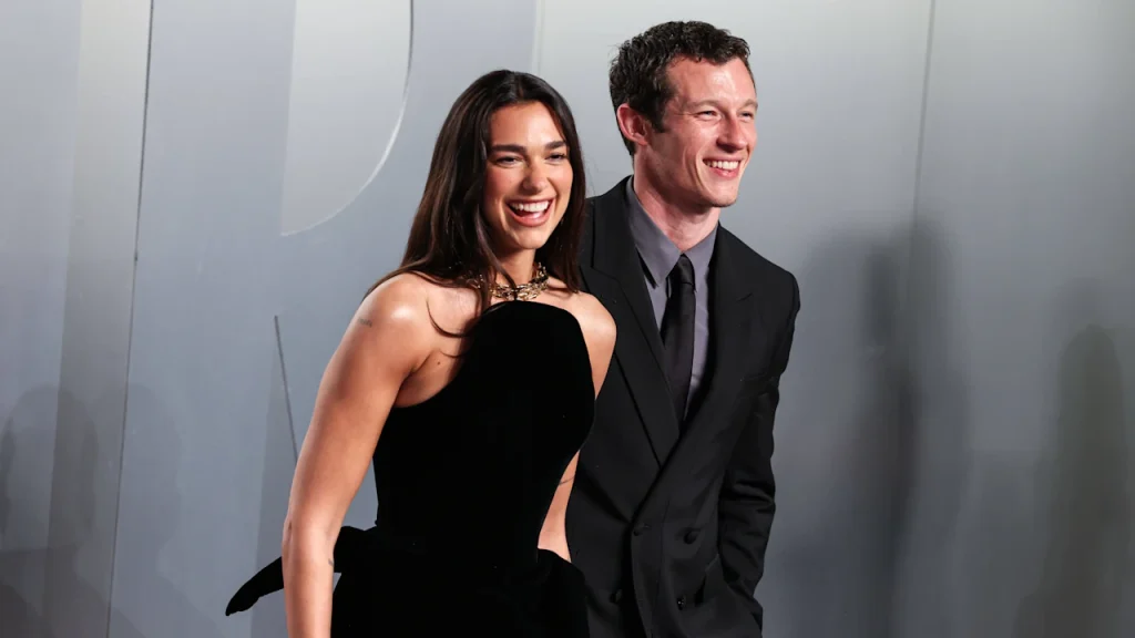 Dua Lipa und Callum Turner haben heimlich in London geheiratet. Nach der privaten Zeremonie plant das Paar eine große Feier auf Sizilien.