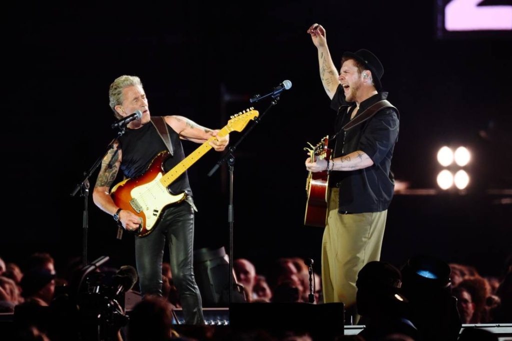 Johannes Oerding kündigt gemeinsames Album mit Peter Maffay bei Konzert in Hamburg an Johannes Oerding begeistert 45.000 Fans in Hamburg und kündigt gemeinsam mit Peter Maffay das Album „Nashville“ sowie eine Tour für 2027 an.
