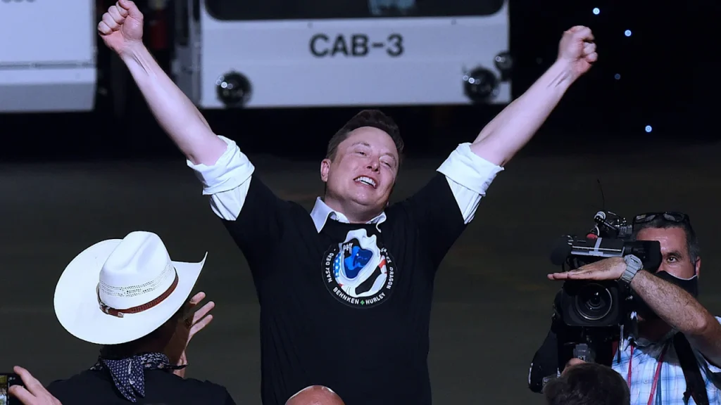 SpaceX geht an die Börse: Elon Musk wird zum ersten Dollar-Billionär der Welt SpaceX ist mit einer Bewertung von 1,77 Billionen Dollar an die Börse gegangen. Elon Musk wurde zum ersten Billionär der Welt, über 4.000 Mitarbeiter zu Millionären.