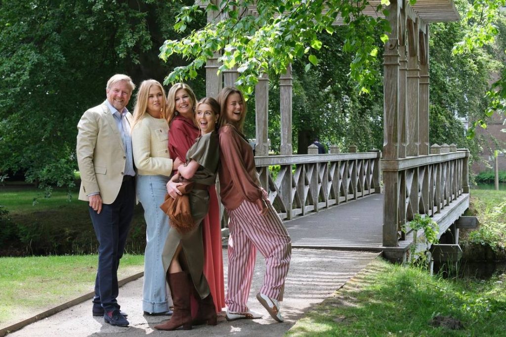 Das niederländische Königshaus veröffentlicht ein neues Porträt von Prinzessin Alexia zu ihrem 21. Geburtstag. Das Foto begeistert zahlreiche Royal-Fans