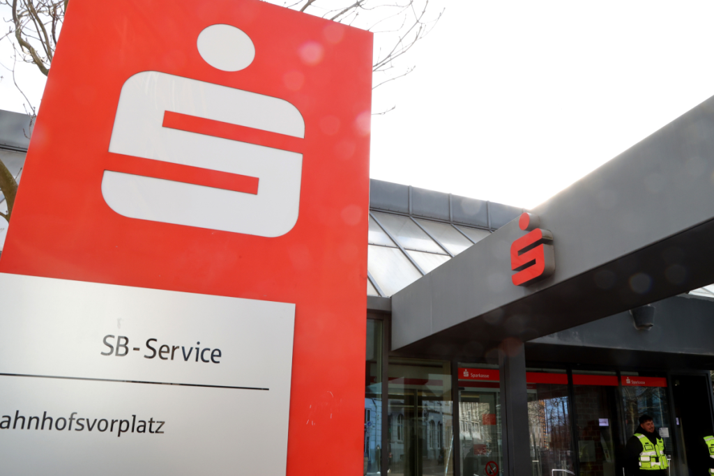 Tragödie für die Opfer des Sparkassenraubs in Gelsenkirchen – Urteil aus Hamburg sorgt für neue Sorgen Nach dem Sparkassenraub in Gelsenkirchen sorgt ein Urteil aus Hamburg für Unsicherheit bei den Opfern, die weiterhin auf Entschädigungen hoffen