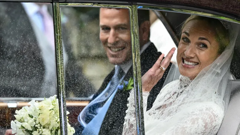 Der Neffe von König Charles III, Peter Phillips, hat eine NHS-Krankenschwester geheiratet