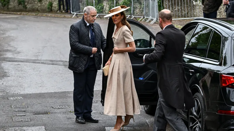 Der Neffe von König Charles III, Peter Phillips, hat eine NHS-Krankenschwester geheiratet