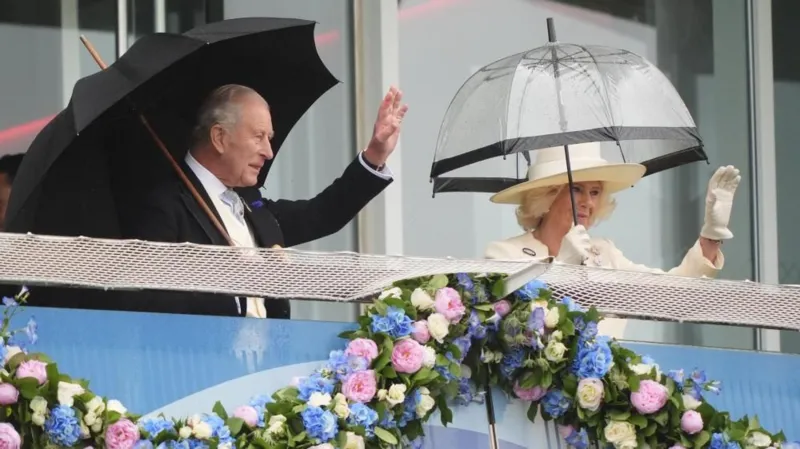 Der Neffe von König Charles III, Peter Phillips, hat eine NHS-Krankenschwester geheiratet