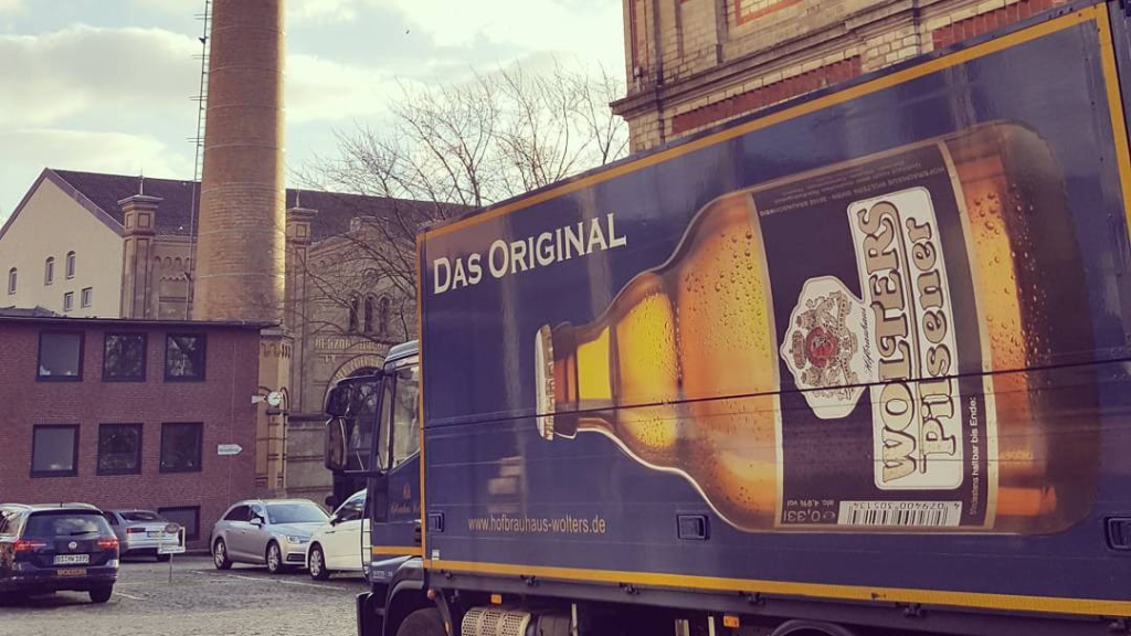 Die 1627 gegründete Brauerei Hofbrauhaus Wolters hat Insolvenz angemeldet. Sinkende Bierverkäufe und steigende Kosten belasten das Unternehmen.
