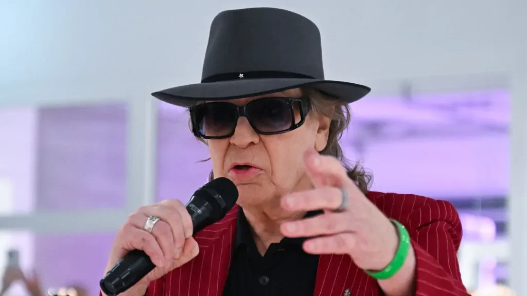 Udo Lindenberg sagt seinen Auftritt beim Panikpreis-Finale in Calw wegen schwerer Gastritis ab. Ärzte raten dem 80-Jährigen zu weiterer Erholung.