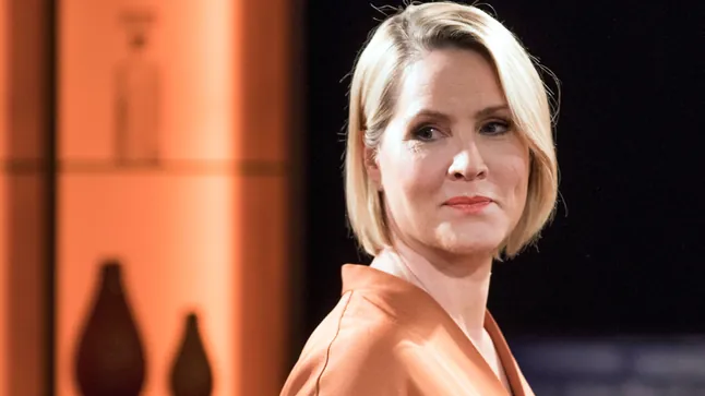 Judith Rakers gibt ihren Hof bei Hamburg nach dem Umzug nach Rügen ab Judith Rakers übergibt ihren Hof bei Hamburg an Moderatorin Lisa Kestel. Nach dem Umzug nach Rügen war die Betreuung nicht mehr möglich.