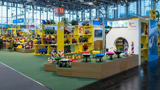 Rolly-Toys-Hersteller schließt nach Insolvenz sein Werk Der Hersteller von Rolly Toys schließt nach der Insolvenz sein Werk in Deutschland. Mehr als 110 Beschäftigte verlieren ihre Arbeit, die Marke soll bleiben.