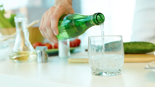 Mineralwasser-Rückruf in Deutschland wegen bakterieller Verunreinigung Rückruf von Raffelberger-Mineralwasser in Deutschland wegen bakterieller Verunreinigung. Erfahren Sie, welche Chargen betroffen sind und wie Verbraucher ihr Geld zurückerhalten.