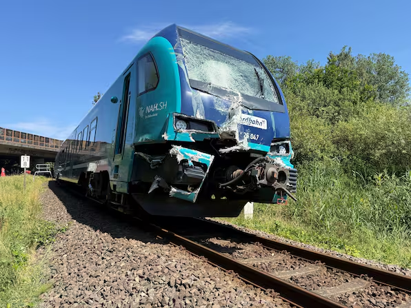 Nach Kollision mit Traktor: Zugverkehr zwischen Kiel und Rendsburg wieder aufgenommen