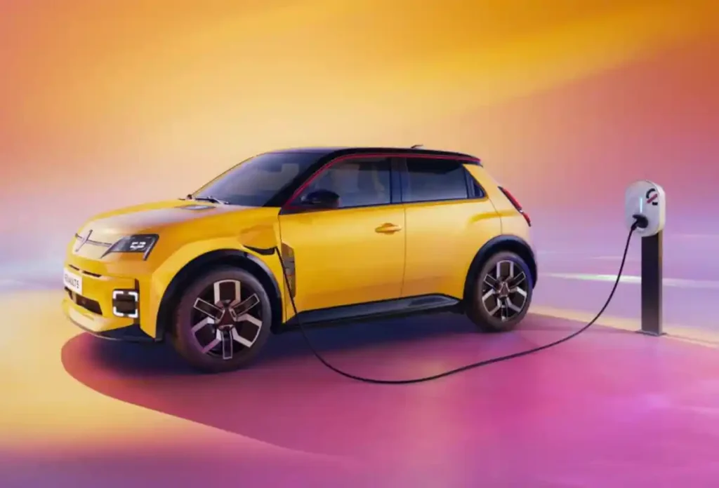 Der Renault 5 mit 52-kWh-Akku erreicht in Frankreich und Österreich bis zu 430 km Reichweite – 20 km mehr als derzeit im deutschen Konfigurator.