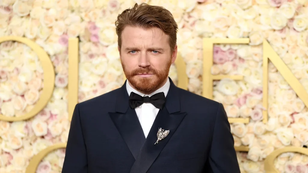 Apple und Amazon streiten um den neuen James Bond Jack Lowden gilt als Kandidat für James Bond. Apple will den „Slow Horses“-Star halten, während Amazon MGM die nächste 007-Ära vorbereitet.