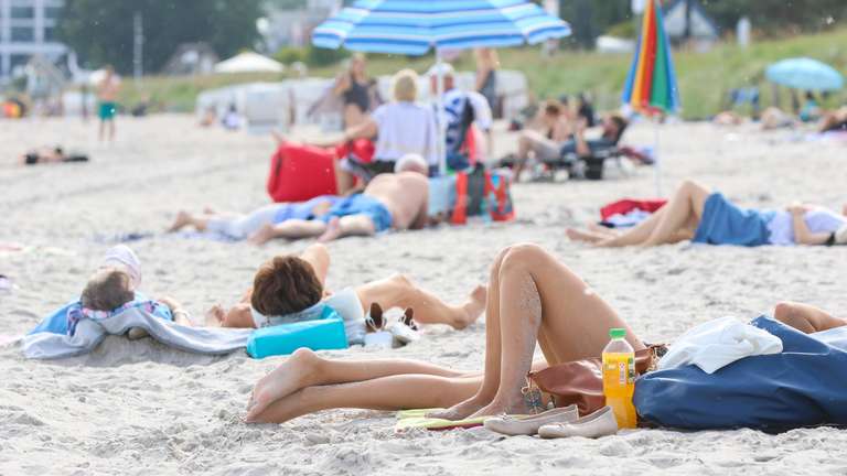 Scharbeutz im Wandel: Urlauber klagen über volle Strände, Lärm und Müll Urlauber klagen über Veränderungen in Scharbeutz: volle Strände, mehr Lärm und Verkehr. Die Zahl der Übernachtungen stieg 2025 um 12,6 Prozent.