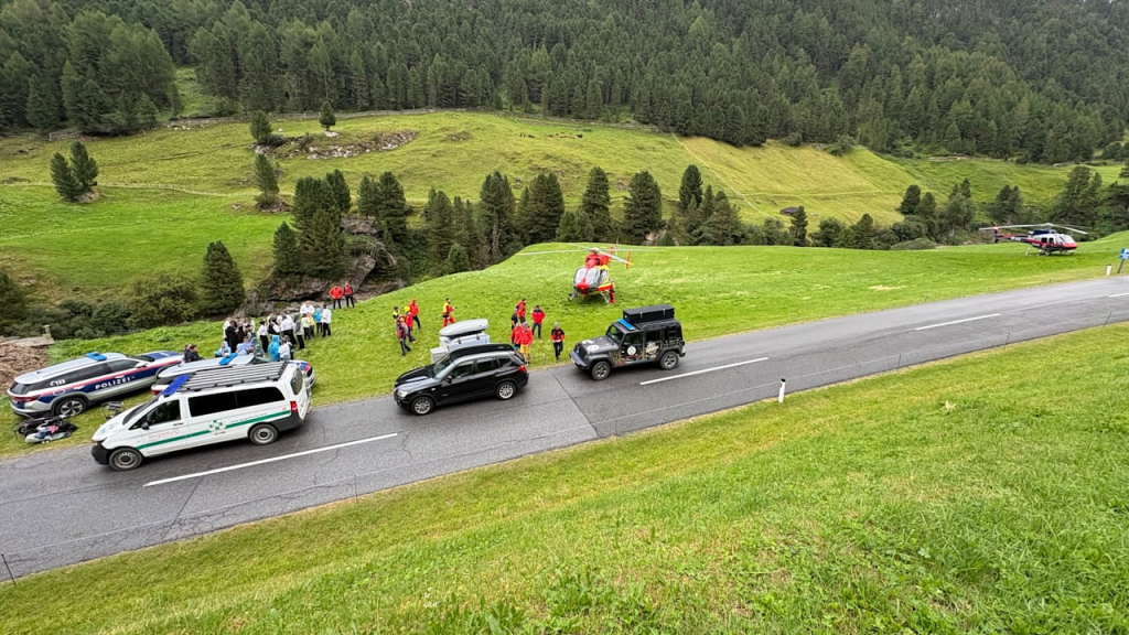 In Tirol gerieten 36 Mitglieder dreier Großfamilien mit Kindern bei Sölden in Bergnot. 14 Personen mussten mit Hubschraubern gerettet werden
