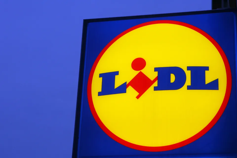 Lidl ruft Erdbeeren in weißer Schokolade zurück Lidl ruft Deluxe Erdbeeren in weißer Schokolade wegen Chlorpyrifos zurück. Diese Chargen sind betroffen und können ohne Kassenbon zurückgegeben werden.