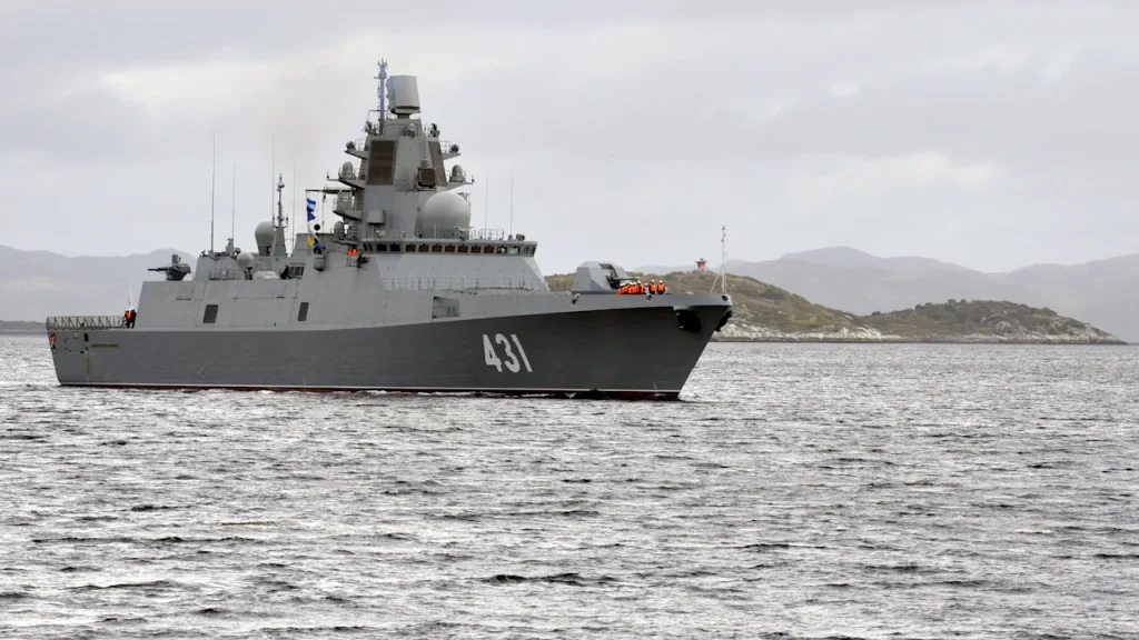 Russische Fregatte feuert zwei Signalraketen nahe einem dänischen Militärhubschrauber in der Ostsee ab. Kopenhagen bestellt daraufhin den russischen Botschafter ein.