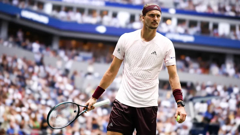 Boris Becker fordert wegen Alexander Zverevs langer Vorbereitung auf den zweiten Aufschlag bei den US Open eine Änderung der Tennisregeln.