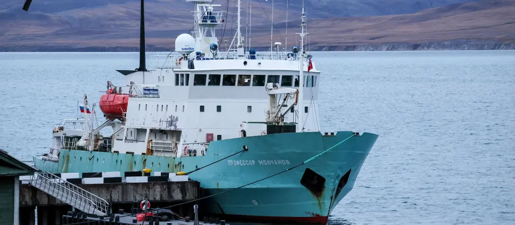 Norwegen belegt die „Professor Molchanov“ vor Spitzbergen mit Arrest. Hintergrund ist eine Entschädigungsforderung von Naftogaz gegen Russland.