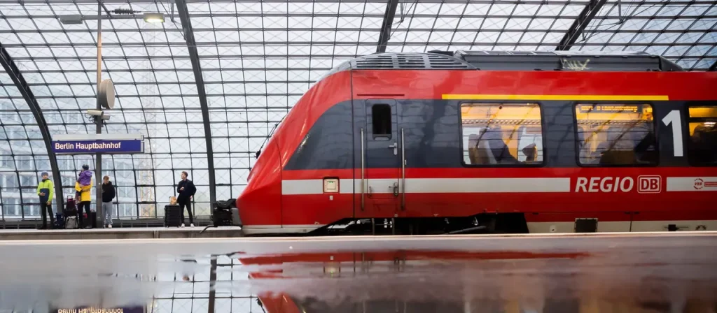 Das Deutschlandticket kostet ab 1. Januar 2027 66,80 Euro statt 63 Euro. Auch die Preise für Jobticket und Semesterticket in Deutschland steigen.