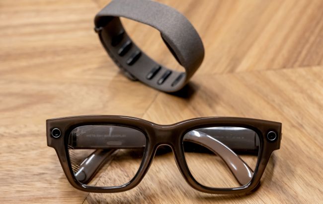 Meta verschärft den Schutz seiner Smart Glasses vor heimlichen Aufnahmen Meta verbessert den Schutz seiner Smart Glasses: Wird die LED-Anzeige während einer Aufnahme verdeckt, stoppt die Kamera das Video automatisch.