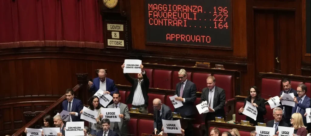 Melonis Wahlrechtsreform sorgt in Italien für Streit. Was sich bei Wahlen ändern soll, wer davon profitiert und warum die Opposition Kritik übt.