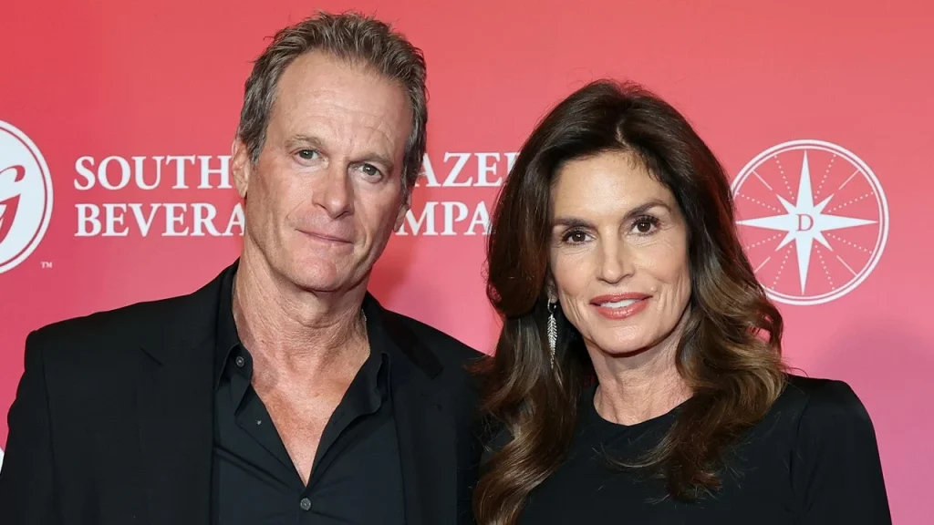 Cindy Crawford und Rande Gerber zeigen sich erstmals gemeinsam nach dem Tod ihres Sohnes Presley. Fotografen entdeckten das Ehepaar bei einem Spaziergang in Malibu.