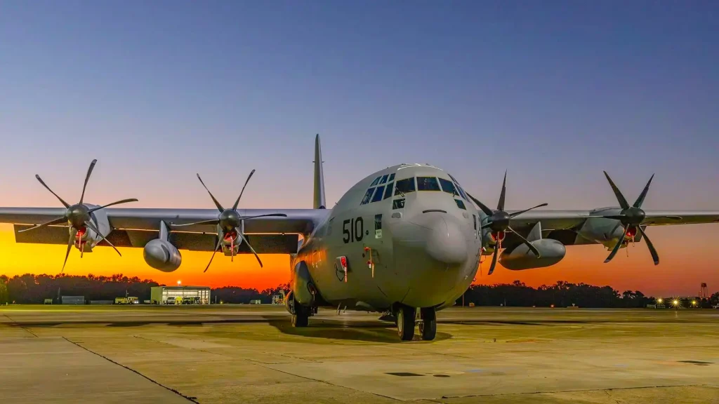 Die USA entwickeln die E-130J Phoenix II auf Basis der Super Hercules. Das neue Weltuntergangsflugzeug soll die Kommunikation mit Atom-U-Booten sichern.